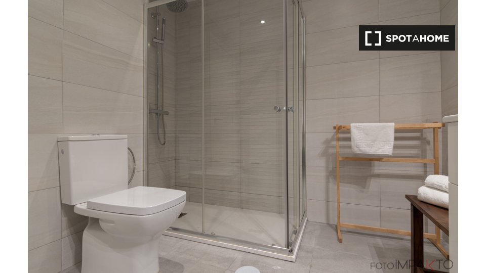 Double room Madrid, 6 beds, 140m² — photo 9