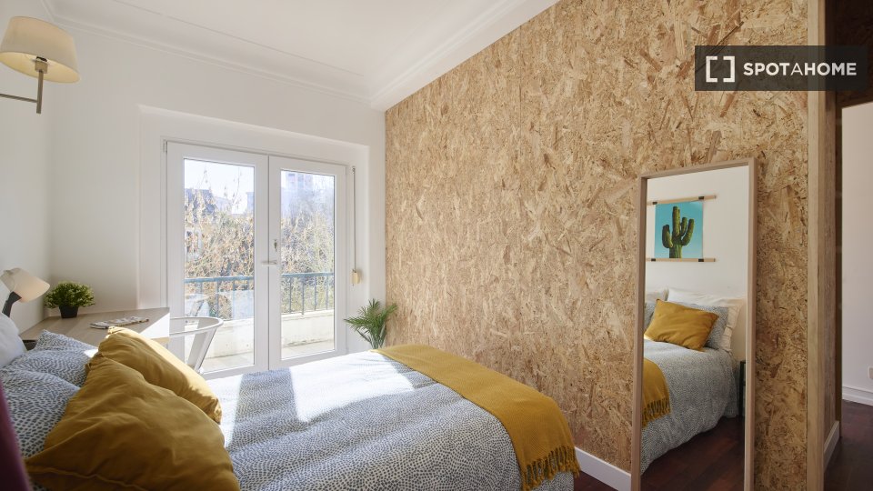 Double room Lisbon, 5 beds — photo 11