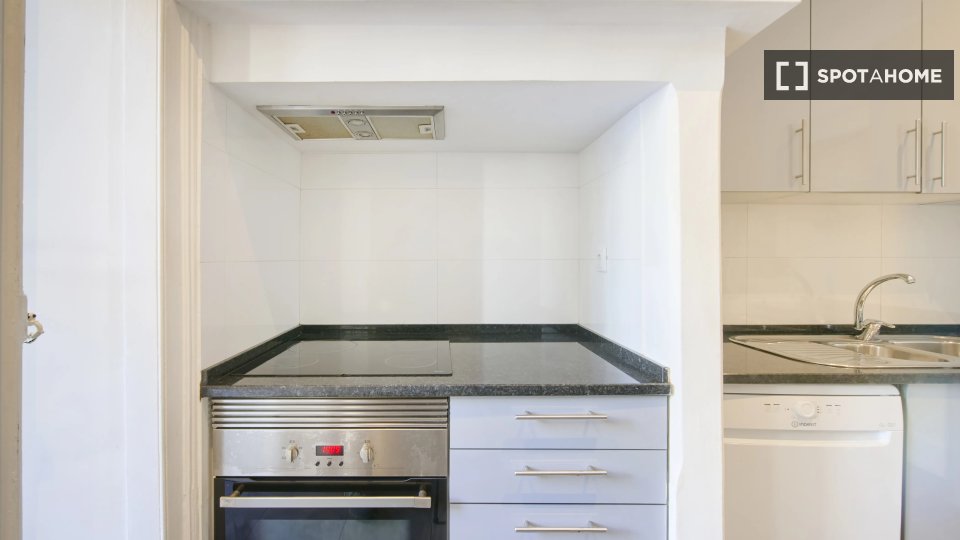 Double room Lisbon, 5 beds — photo 19