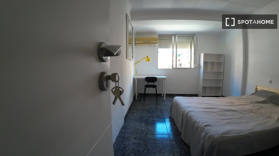 Double room Valencia, 4 beds, 90m² — photo 1