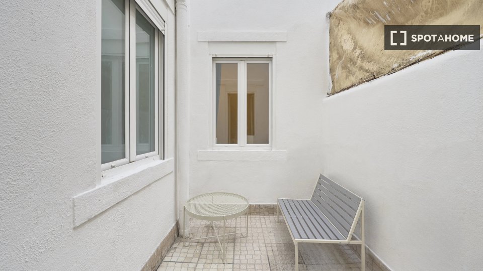 Double room Lisbon, 5 beds — photo 15