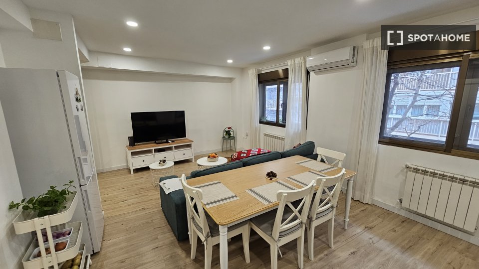 Double room Madrid, 2 beds, 117m² — photo 2