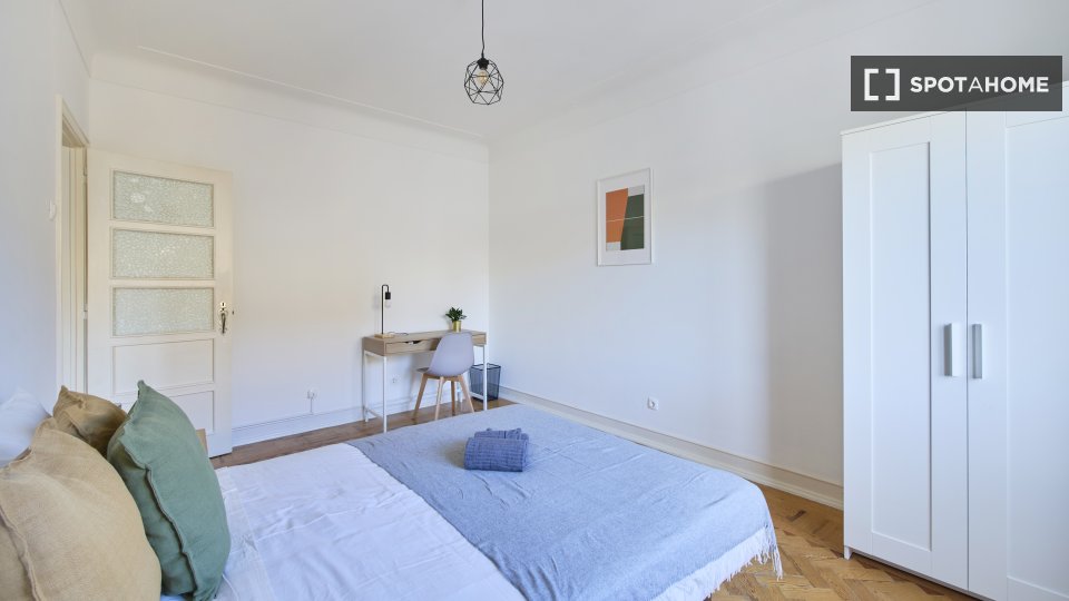 Double room Lisbon, 5 beds — photo 13