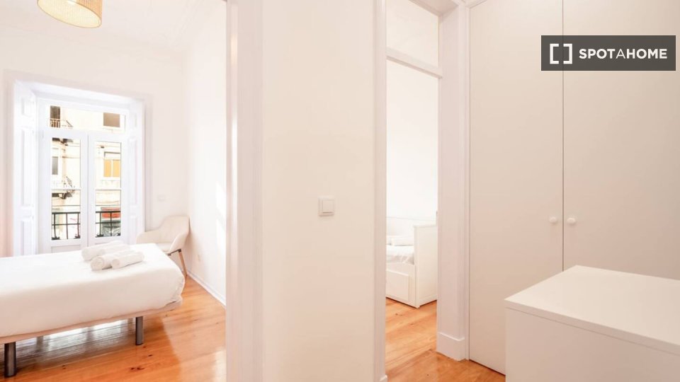 Apartment Lisbon, 2 beds — photo 11