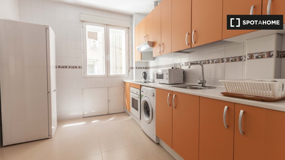 Double room Madrid, 6 beds, 140m² — photo 16