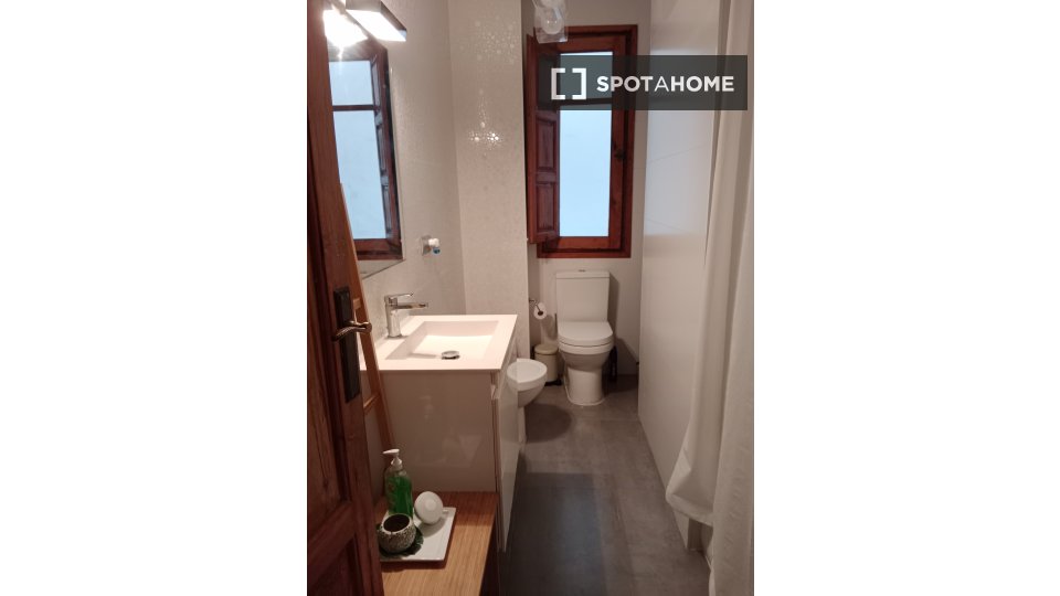 Double room Valencia, 3 beds, 135m² — photo 9