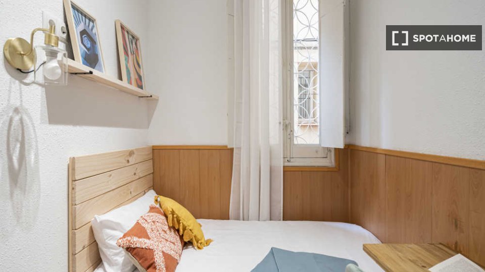 Double room Madrid, 3 beds — photo 39