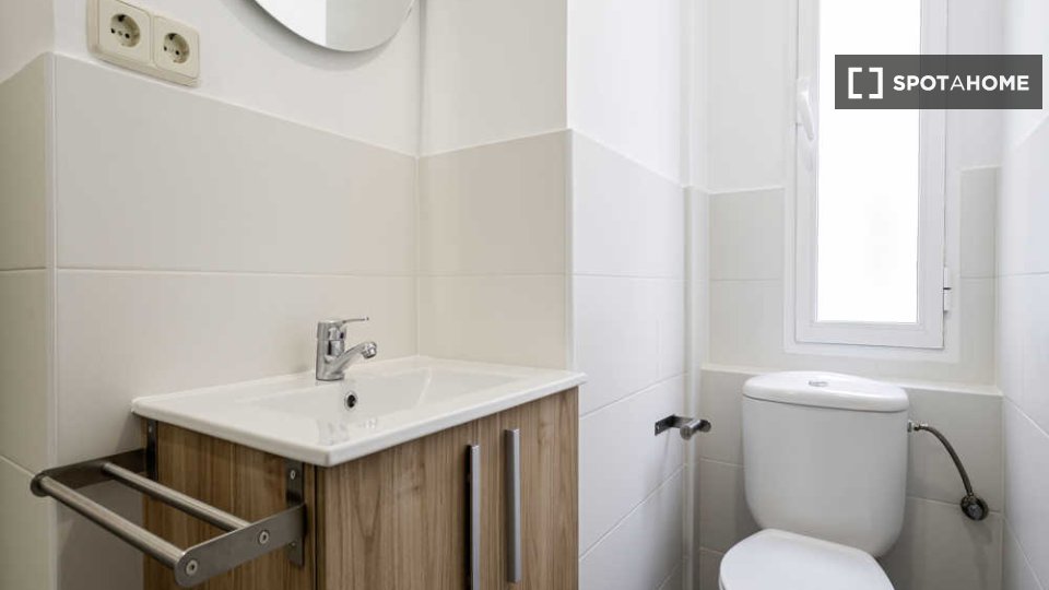 Double room Madrid, 8 beds — photo 49