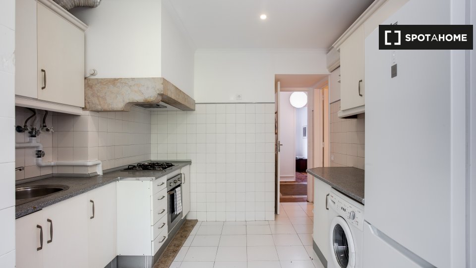 Double room Lisbon, 4 beds — photo 18