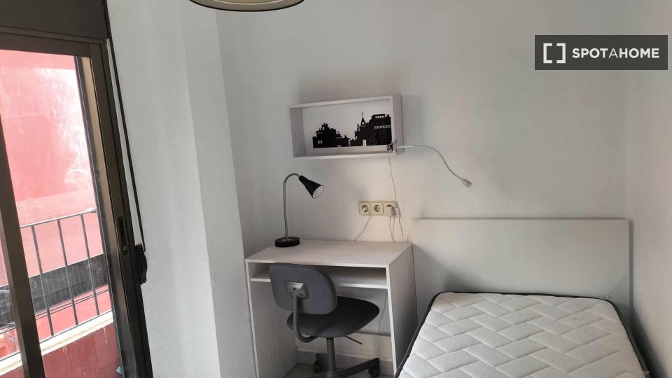 Double room Valencia, 3 beds — photo 9