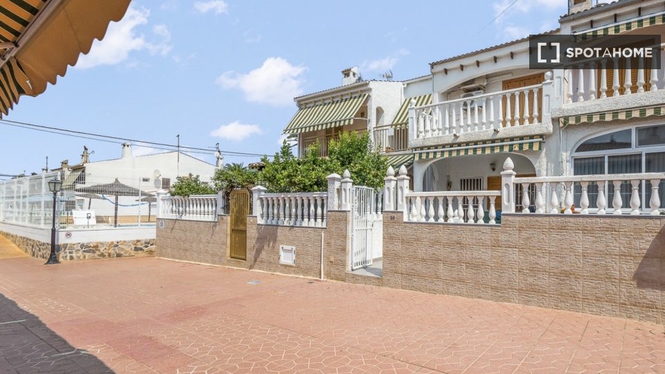 Apartment Alicante, 2 beds, 70m² — photo 1