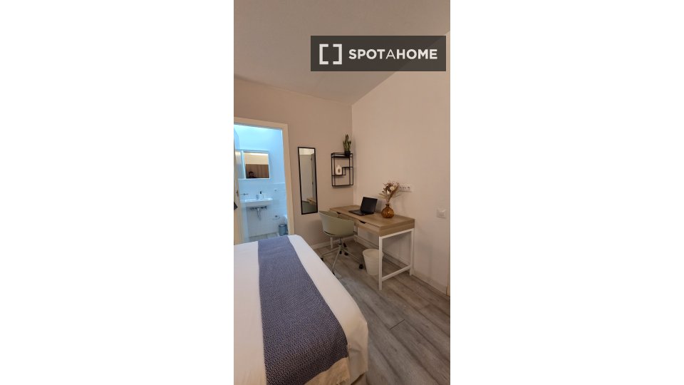 Double room Barcelona, 6 beds, 180m² — photo 19