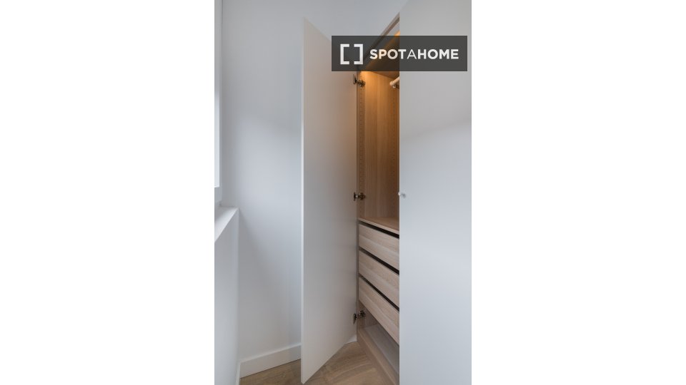 Double room Madrid, 6 beds, 120m² — photo 1