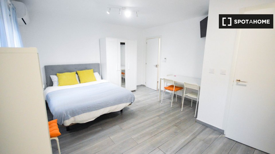 Double room Valencia, 4 beds, 100m² — photo 4