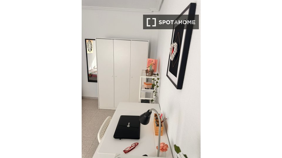 Double room Alicante, 6 beds, 110m² — photo 2