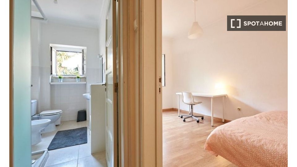 Double room Lisbon, 2 beds — photo 1