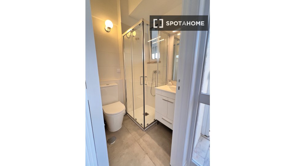 Double room Lisbon, 6 beds — photo 1