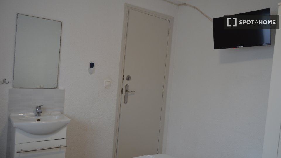 Habitación en piso compartido de 5 habitaciones en Beteró, Valencia