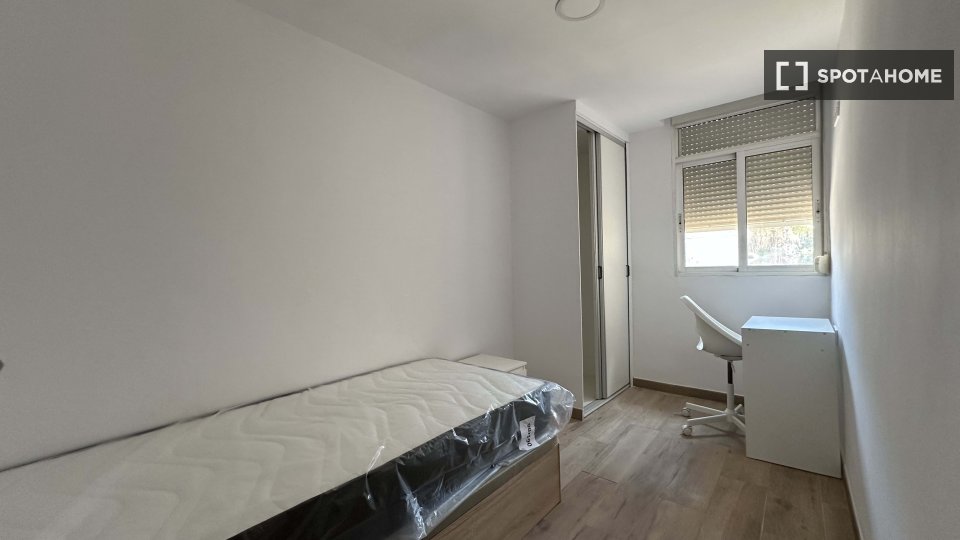 Double room Valencia, 4 beds, 74m² — photo 10