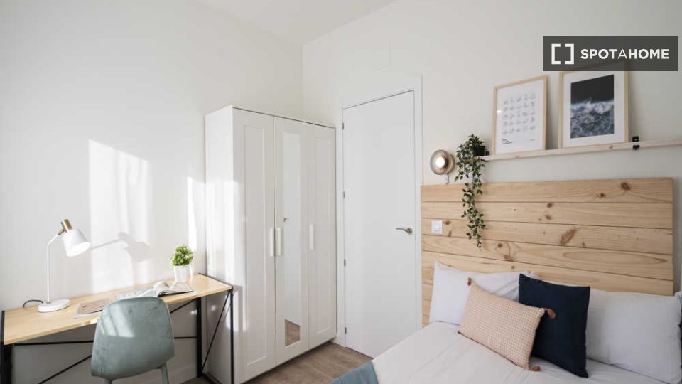 Double room Madrid, 17 beds — photo 33