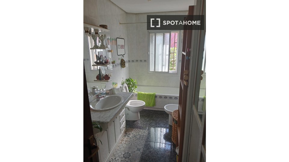Double room Madrid, 4 beds, 170m² — photo 1
