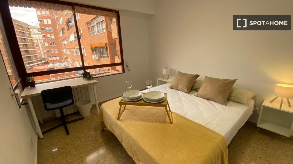 Double room Valencia, 5 beds, 150m² — photo 8