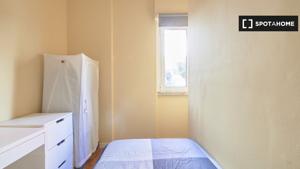Double room Lisbon, 6 beds — photo 10