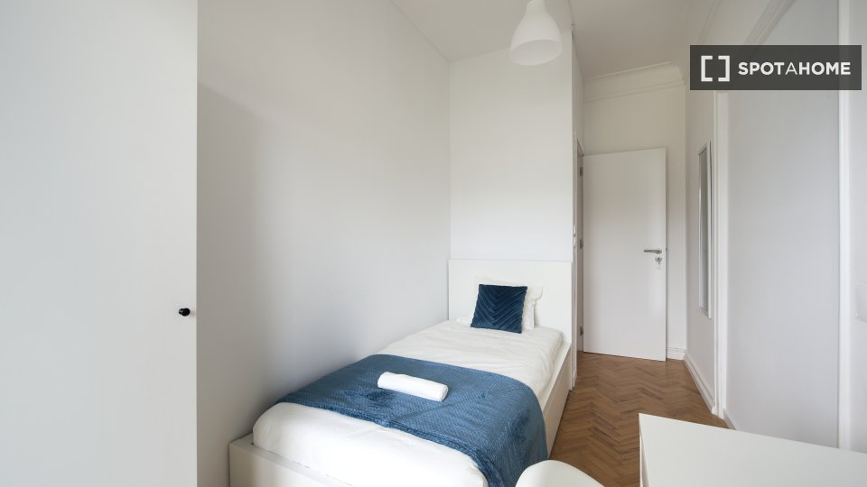 Double room Lisbon, 9 beds — photo 40