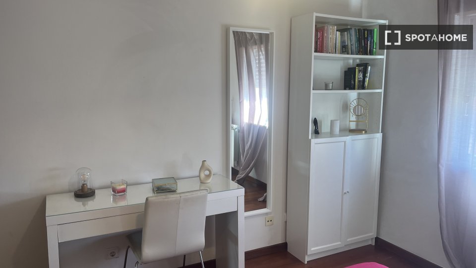 Double room Lisbon, 4 beds, 150m² — photo 1