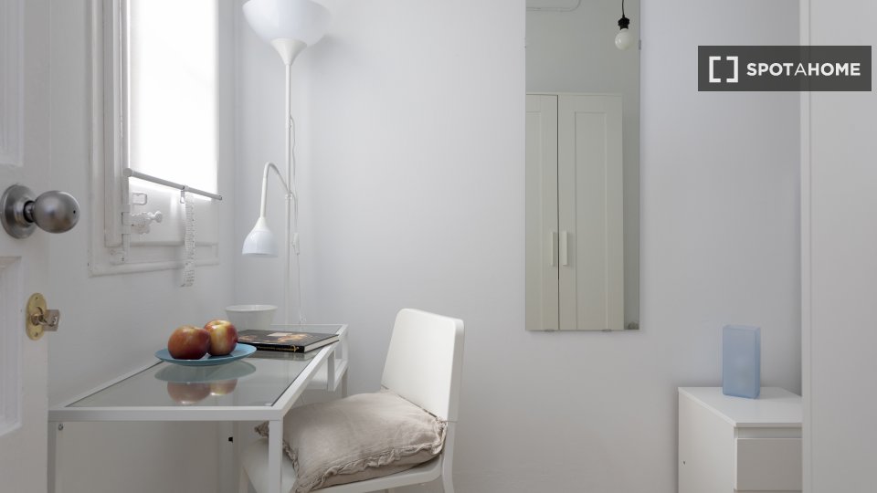 Double room Barcelona, 4 beds, 75m² — photo 9
