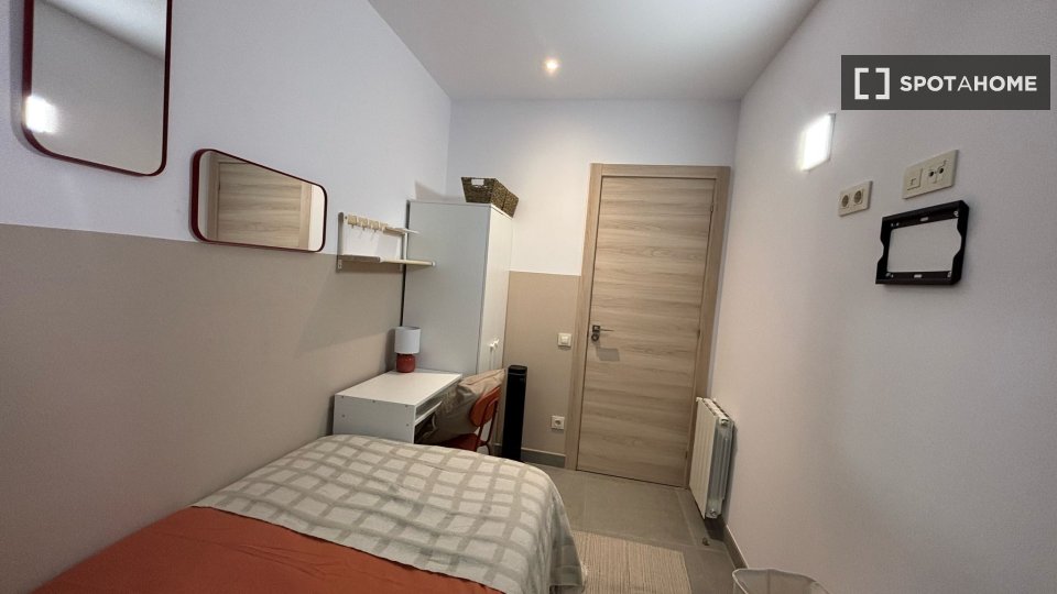 Double room Barcelona, 4 beds, 90m² — photo 1