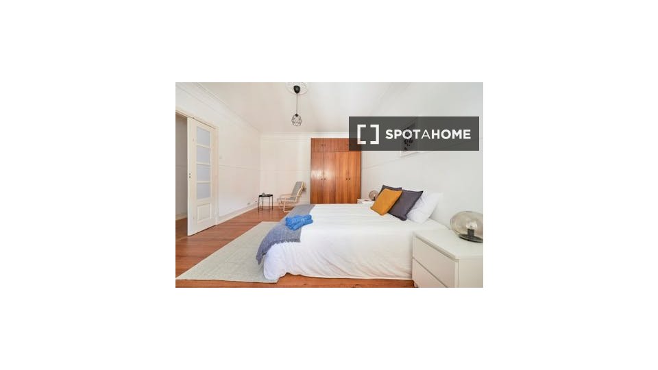 Double room Lisbon, 5 beds — photo 10