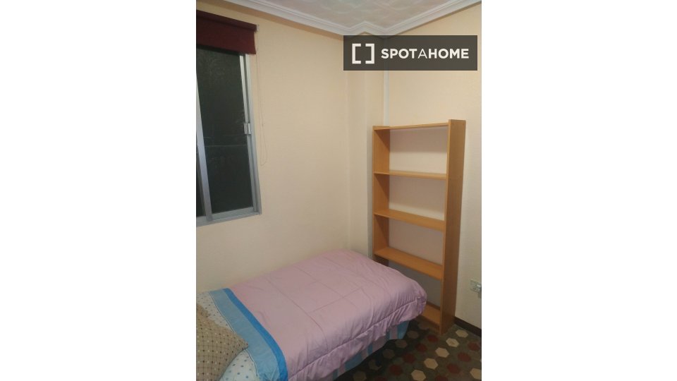 Double room Valencia, 4 beds, 82m² — photo 17