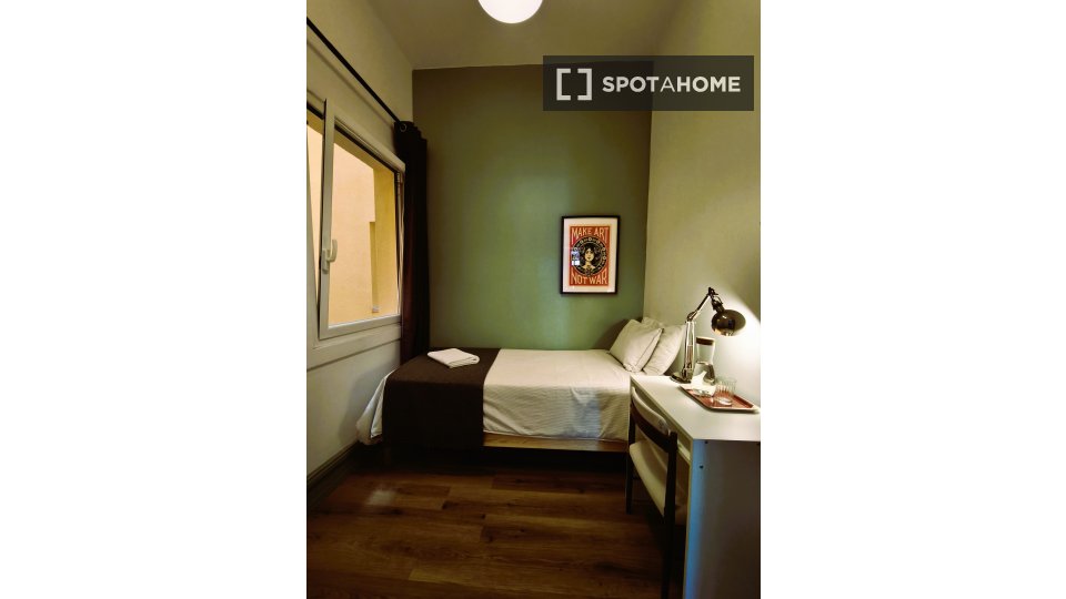 Double room Lisbon, 11 beds, 200m² — photo 30