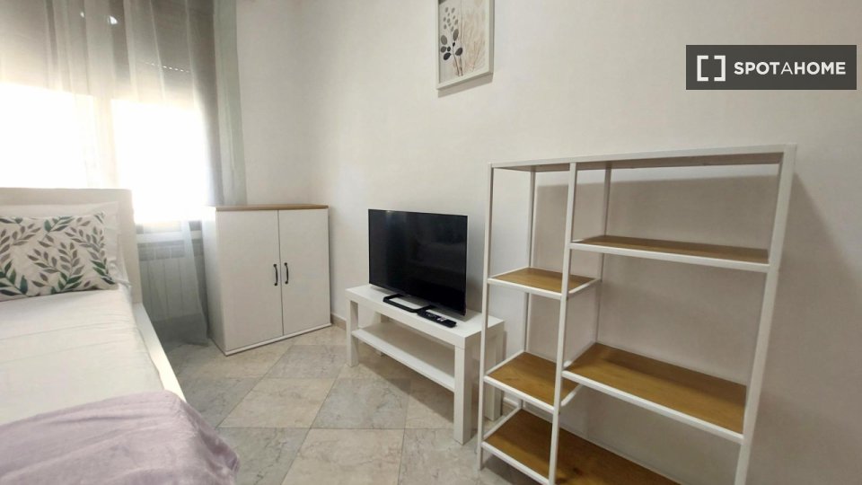 Double room Madrid, 4 beds, 95m² — photo 17