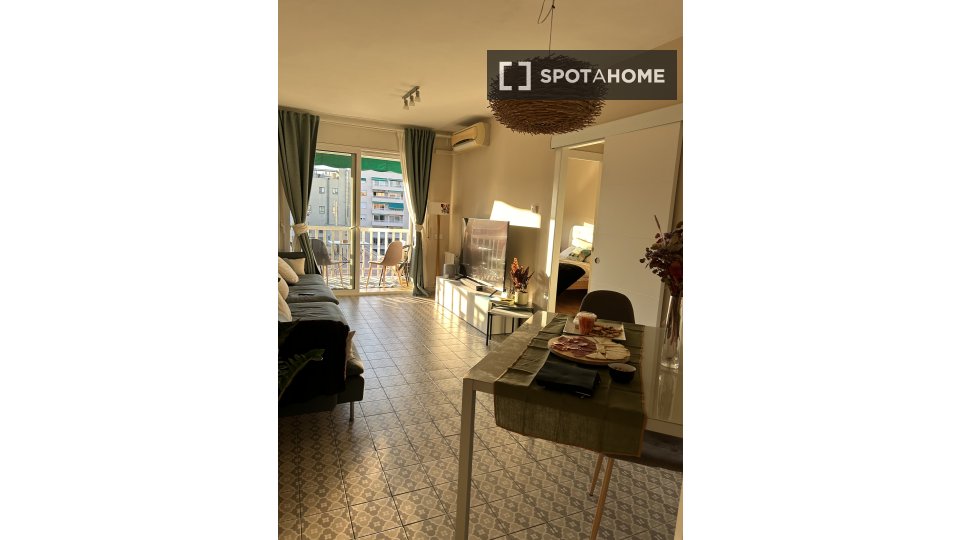 Double room Barcelona, 3 beds, 85m² — photo 4