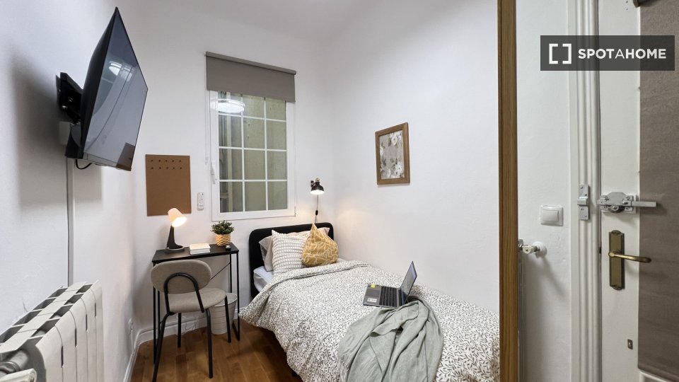 Double room Madrid, 6 beds — photo 10