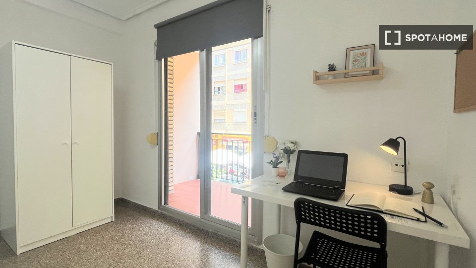 Double room Valencia, 4 beds, 100m² — photo 1