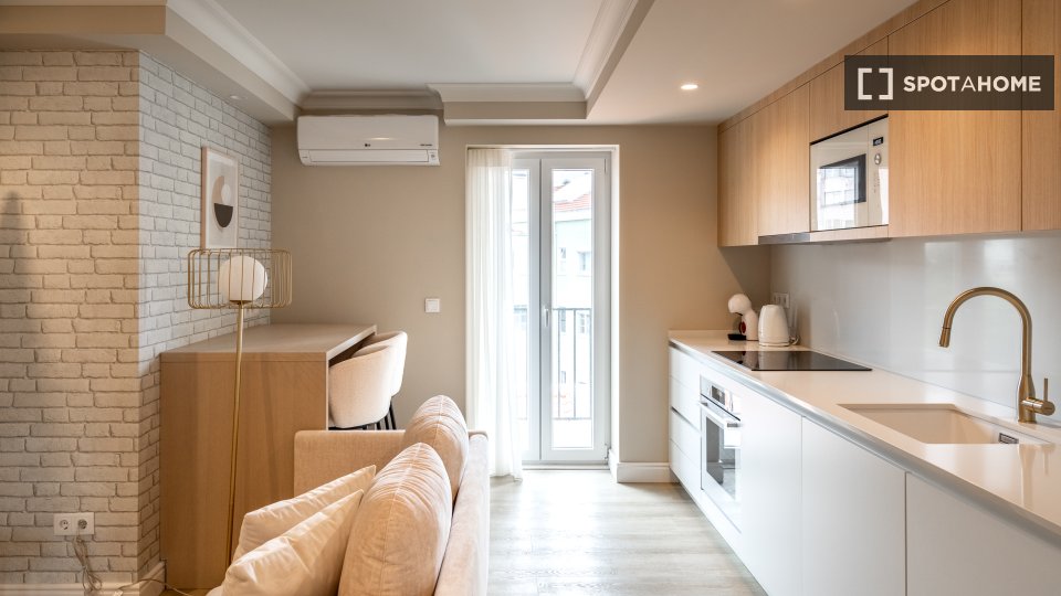 Apartment mono Lisbon, 35m² — photo 1