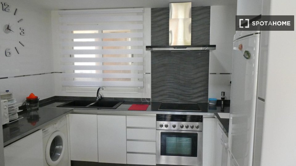 Apartment Alicante, 2 beds, 92m² — photo 15