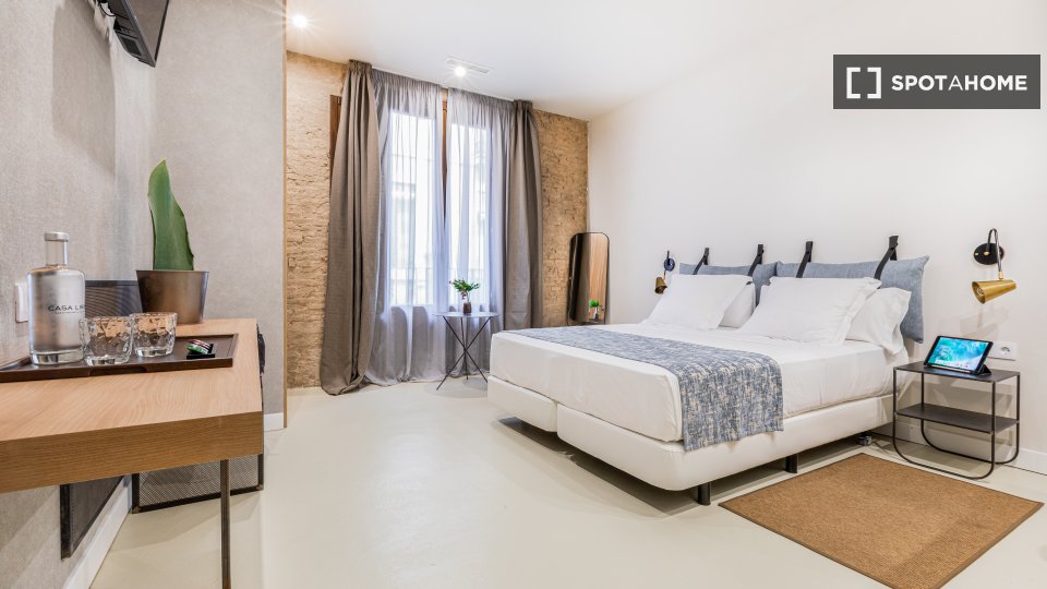 Double room Barcelona, 1 bed, 20m² — photo 15