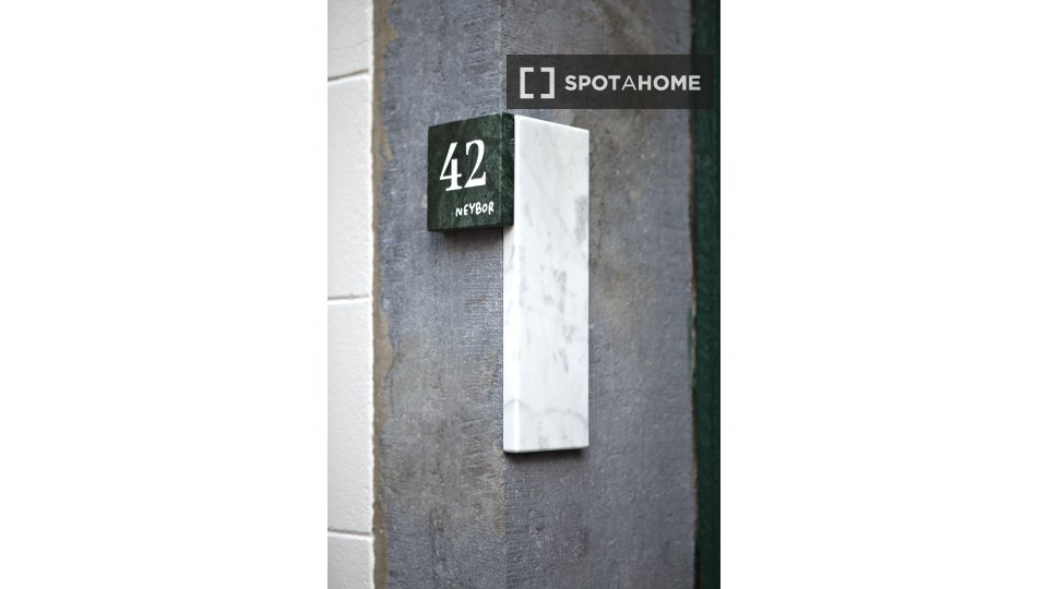 Double room Brussels, 13 beds, 140m² — photo 17