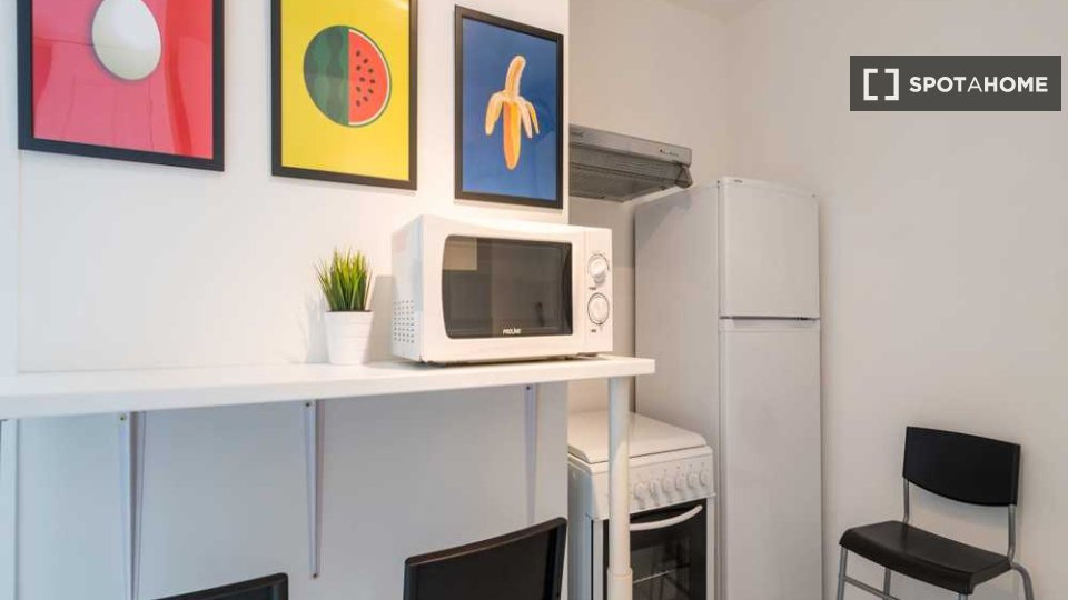 Double room Lyon, 3 beds, 80m² — photo 10