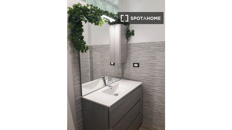 Double room Turin, 3 beds, 75m² — photo 11