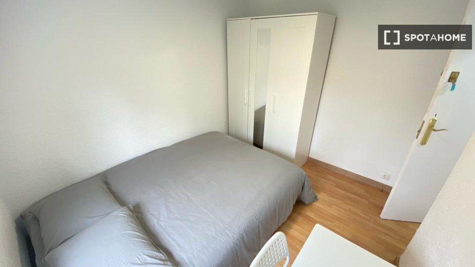 Double room Madrid, 4 beds — photo 18