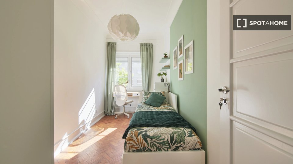 Double room Lisbon, 6 beds — photo 11