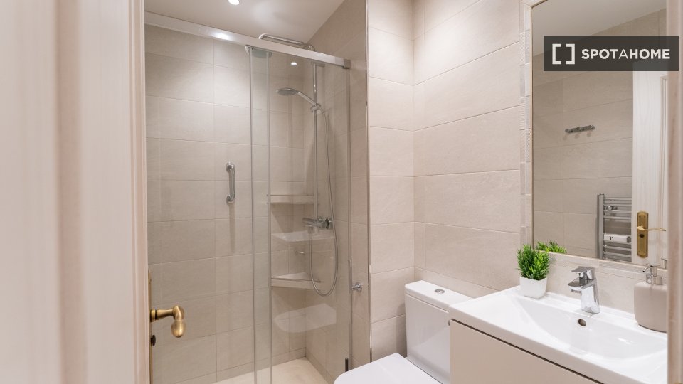 Double room Madrid, 6 beds — photo 15