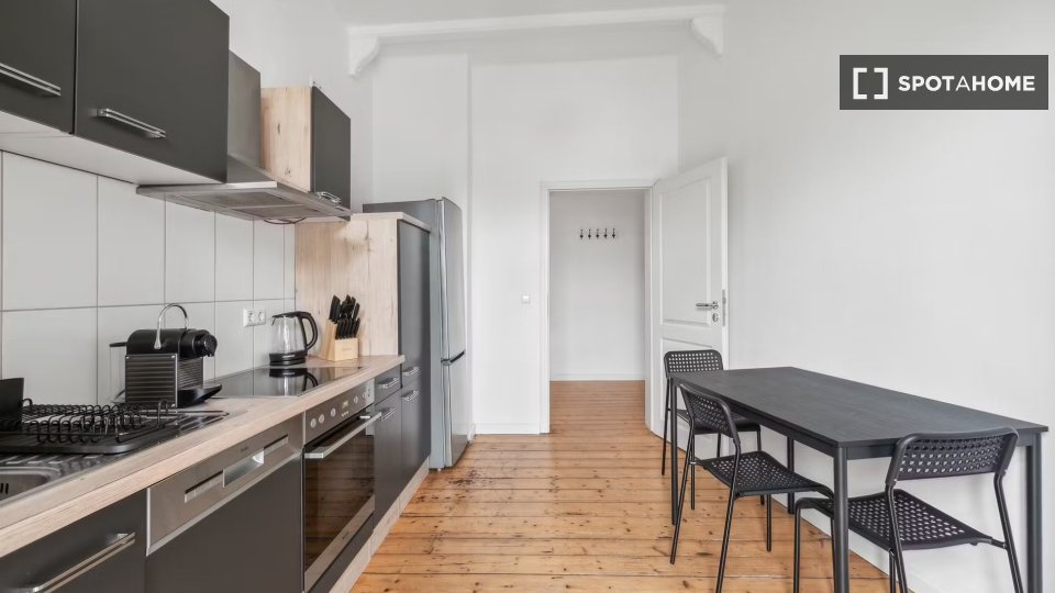 Double room Hamburg, 3 beds, 87m² — photo 9