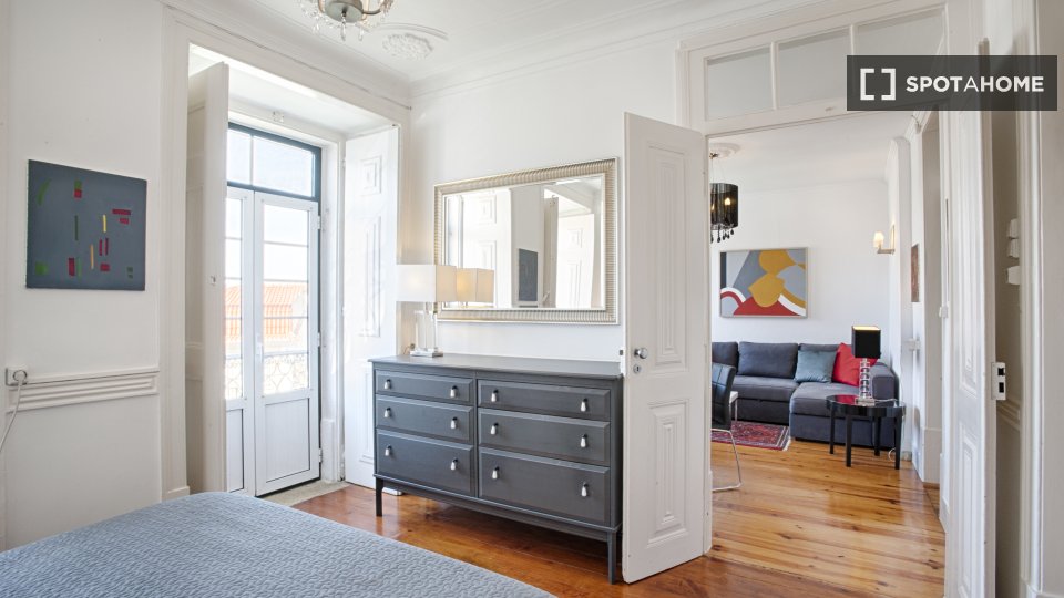 Apartment Lisbon, 2 beds, 85m² — photo 8