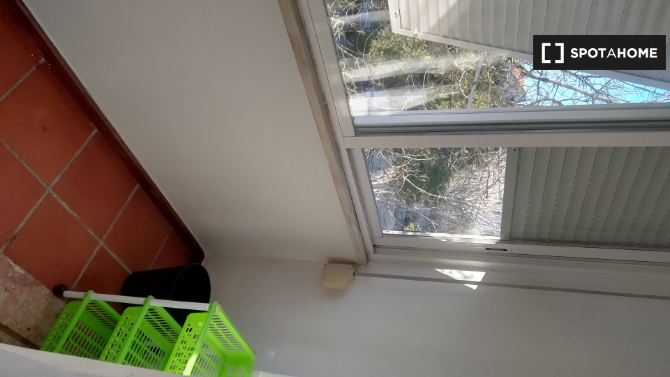 Double room Lisbon, 3 beds, 120m² — photo 18